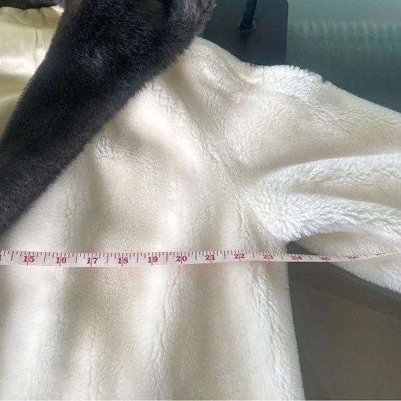 VINTAGE Borgana — Gorgeous Cream and Black Faux Fur Women's Coat— SPECTACULAR ! - Picture 12 of 14